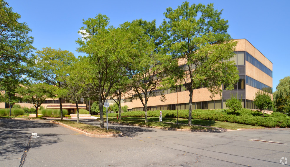 433 S Main St, West Hartford, CT for lease - Building Photo - Image 1 of 9