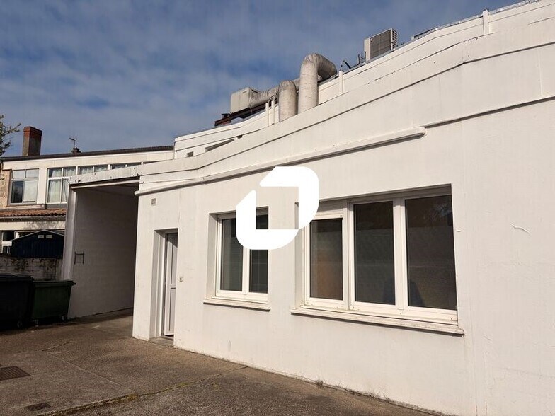 Office in Talence for lease - Building Photo - Image 1 of 6