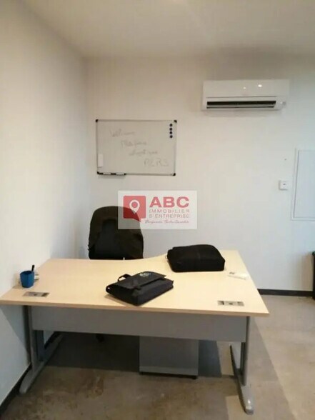 Flex in Vailhauquès for lease - Interior Photo - Image 2 of 3