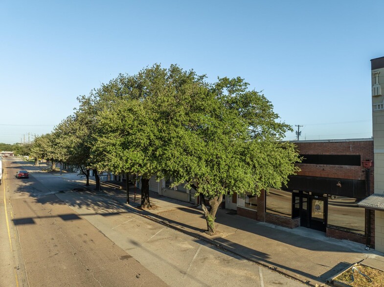 102 W Elm St, Hillsboro, TX for sale - Building Photo - Image 3 of 40