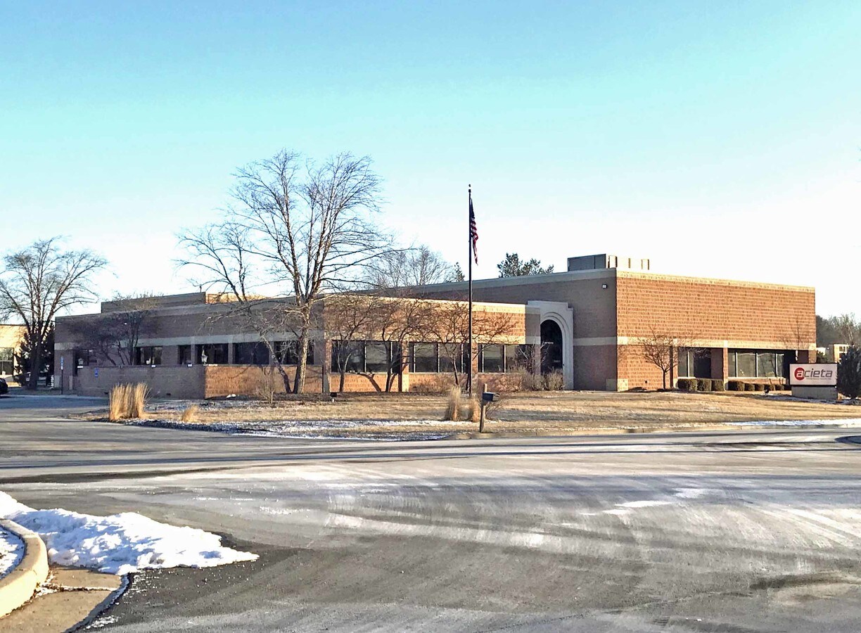 N27W23750 Paul Rd, Pewaukee, WI 53072