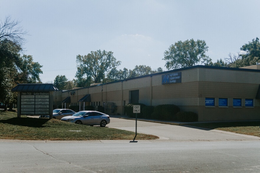 7900-7928 Kerber Blvd, Chanhassen, MN for lease - Building Photo - Image 2 of 5