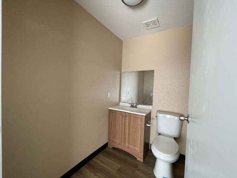 3894 Spring Mountain Rd, Las Vegas, NV for lease - Interior Photo - Image 2 of 9