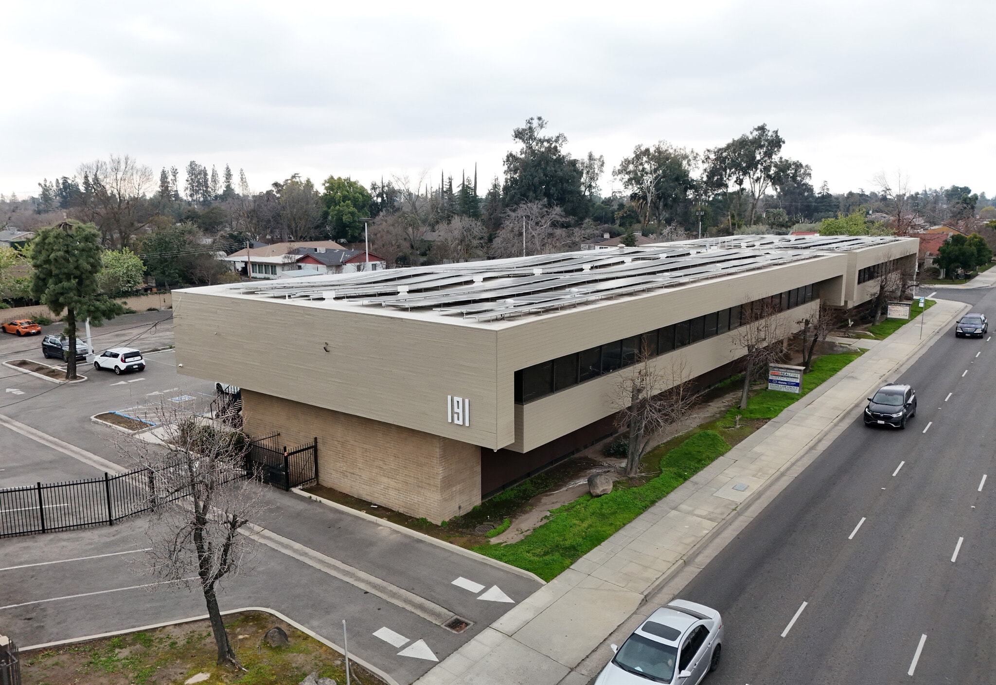191 W Shaw Ave, Fresno, CA for lease Building Photo- Image 1 of 14