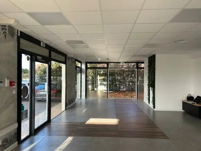 75 Rue Marcelin Berthelot, Aix-en-Provence for lease Interior Photo- Image 1 of 7