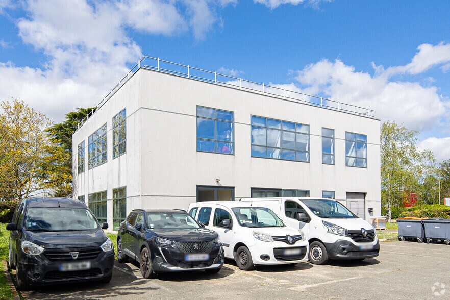 Flex in Les Ulis for lease - Primary Photo - Image 1 of 2