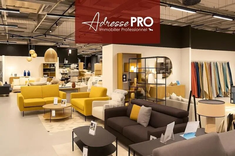 Retail in Puilboreau for lease Interior Photo- Image 1 of 4