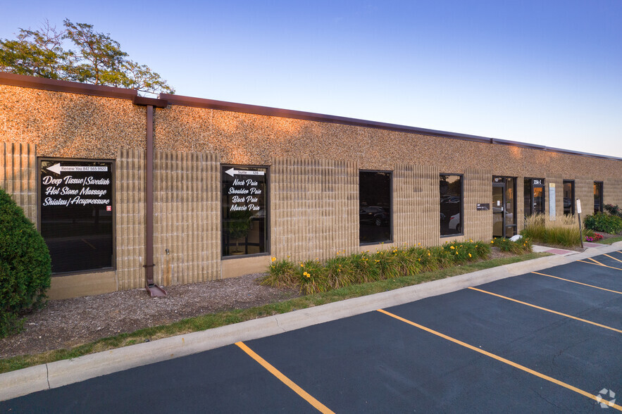 830 E Higgins Rd, Schaumburg, IL for lease - Building Photo - Image 3 of 16