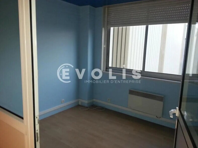 Flex in Montgeron for sale - Interior Photo - Image 2 of 8