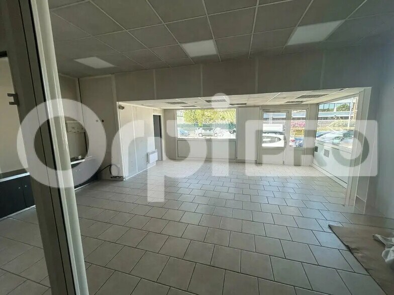 Office in Brétigny-sur-Orge for lease - Interior Photo - Image 3 of 9