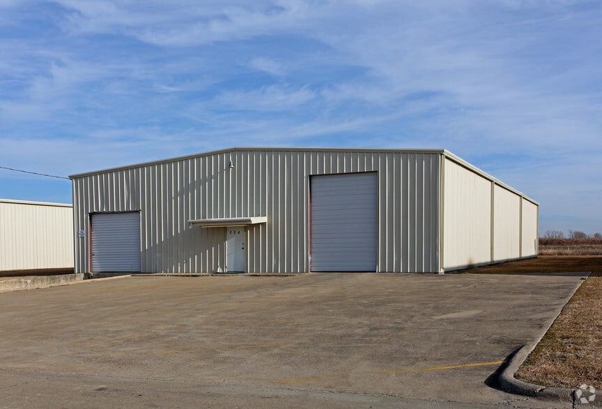 204 Industrial Dr, Forney, TX for lease - Building Photo - Image 3 of 3