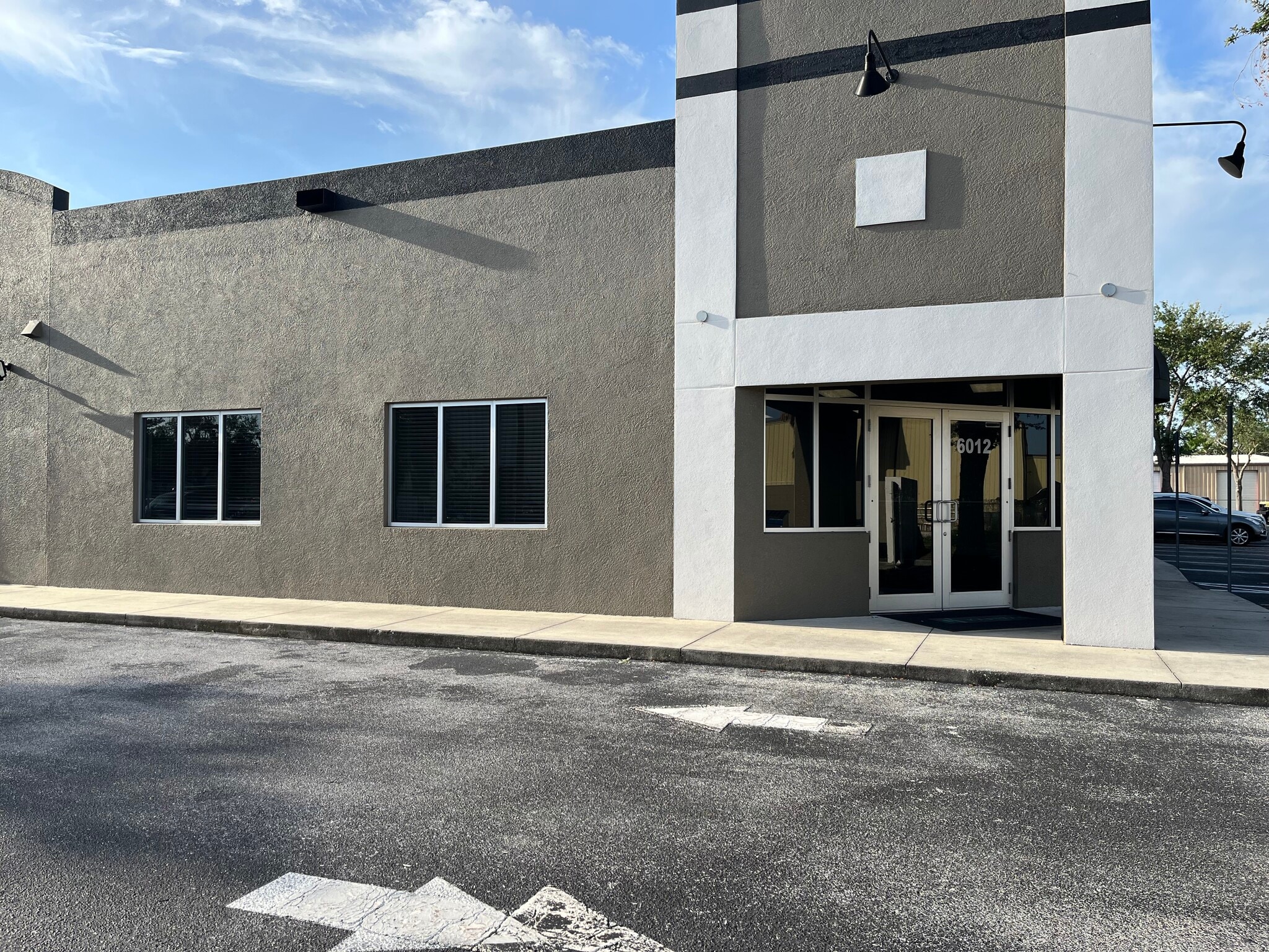 5952-6012 Clark Center Ave, Sarasota, FL for lease Building Photo- Image 1 of 13
