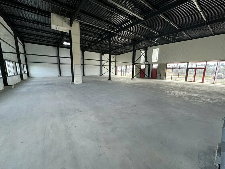 Flex in Valence for lease - Building Photo - Image 2 of 7