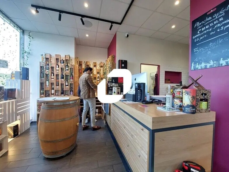 Retail in Castelnau-le-Lez for lease - Interior Photo - Image 2 of 9