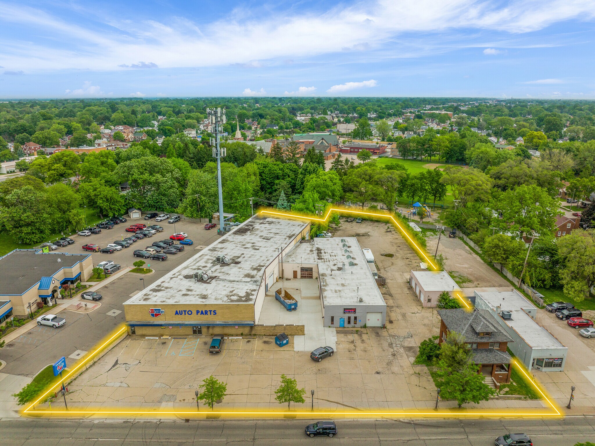 16129 E Nine Mile Rd, Eastpointe, MI 48021