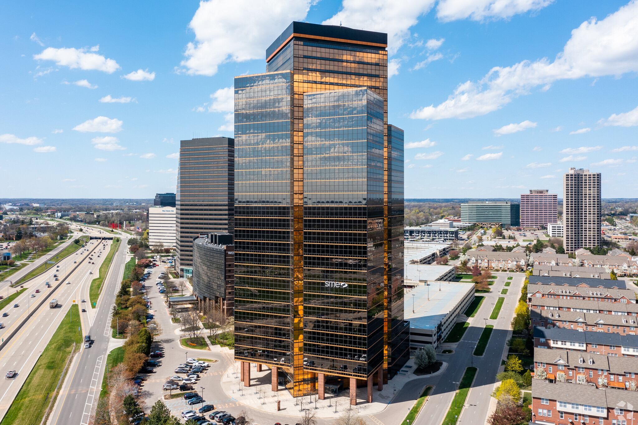 1000-4000 Town Center, Southfield, MI for lease Building Photo- Image 1 of 37