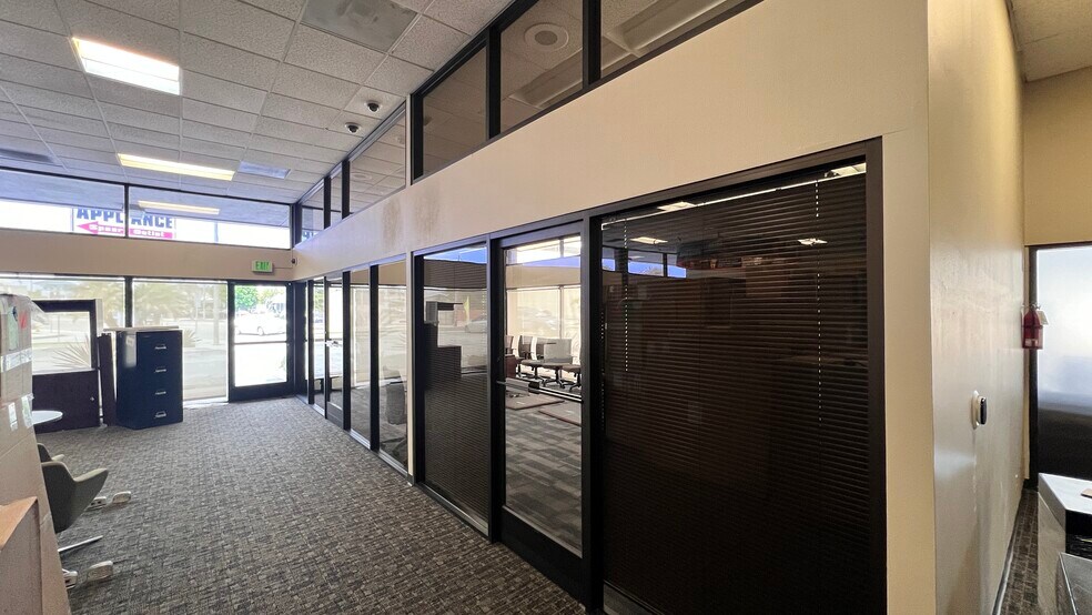 1644 W Redondo Beach Blvd, Gardena, CA for lease - Interior Photo - Image 2 of 11