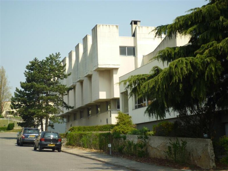 Office in Chilly-Mazarin for sale - Building Photo - Image 3 of 12