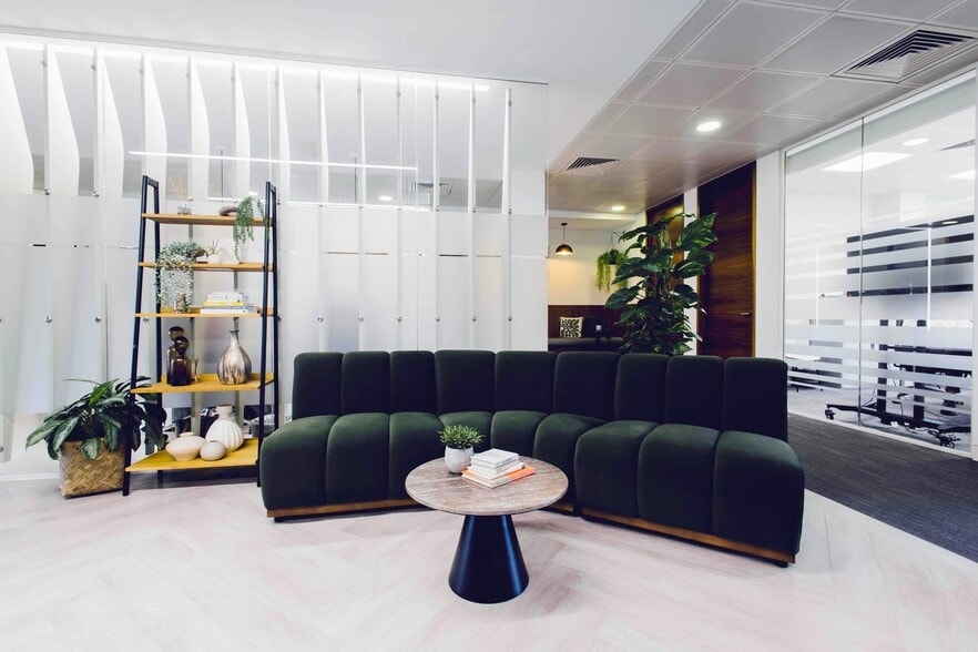 23 Park Sq S, Leeds for lease - Building Photo - Image 3 of 12