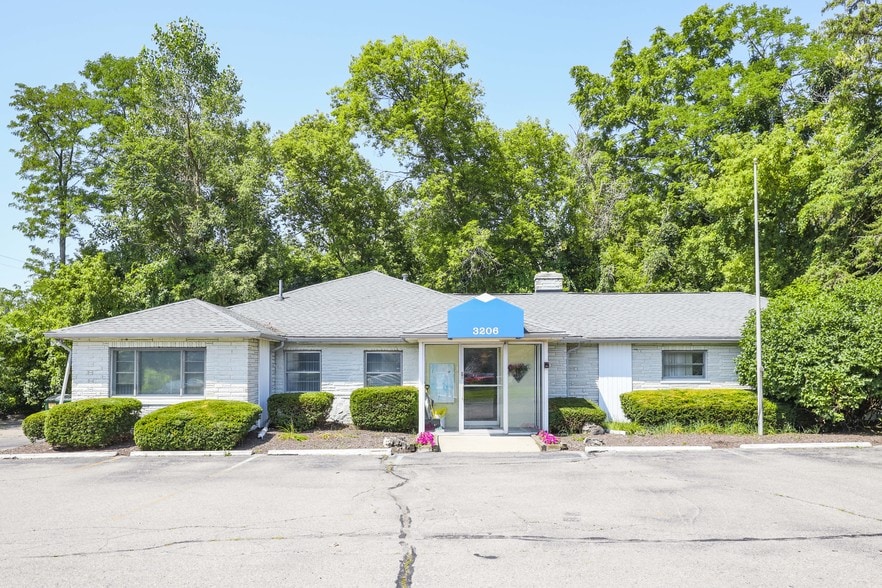 3206 Orchard Lake Rd, Orchard Lake, MI 48324