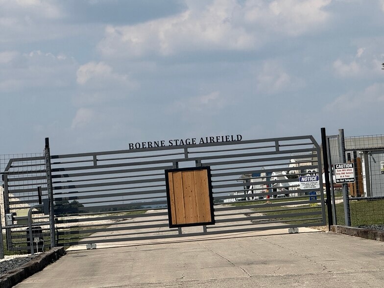 100 Boerne Stage, Boerne, TX for sale - Building Photo - Image 1 of 8