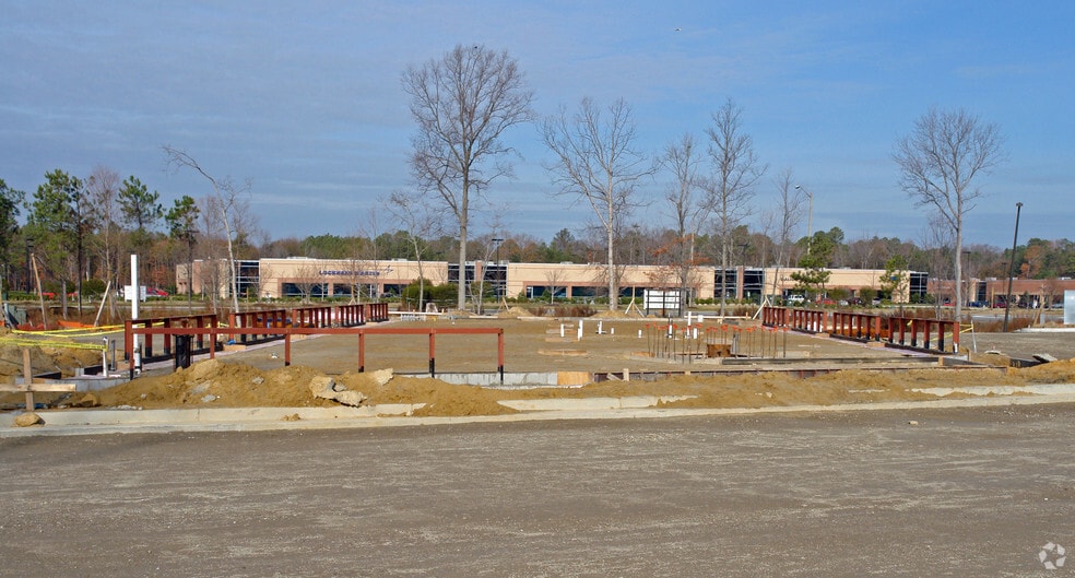 8030 Harbour View Blvd, Suffolk, VA for lease - Building Photo - Image 2 of 9