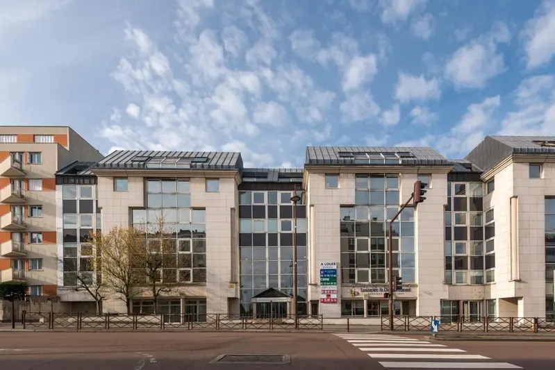 Office in Versailles for lease - Building Photo - Image 1 of 6