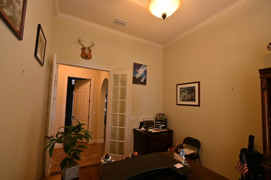 812 N Thornton Ave, Orlando, FL for sale - Interior Photo - Image 2 of 83