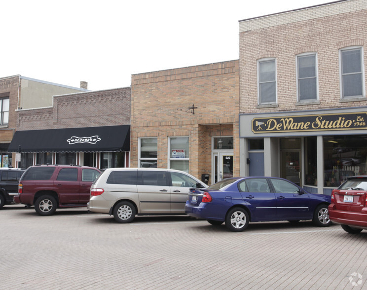 222 Main St, Woodstock, IL for sale - Primary Photo - Image 1 of 1