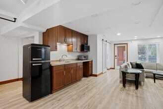 411 W Wisconsin Ave, Oconomowoc, WI for lease Interior Photo- Image 1 of 11