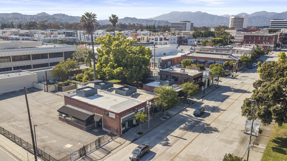 207 S Fair Oaks Ave, Pasadena, CA for lease - Building Photo - Image 1 of 8