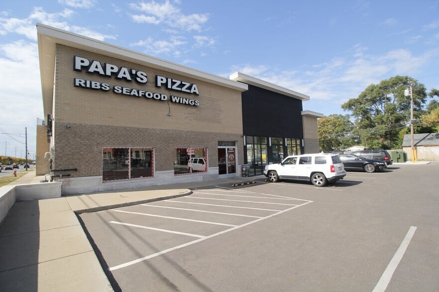 2005-2201 E 8 Mile Rd, Warren, MI for lease - Building Photo - Image 2 of 2