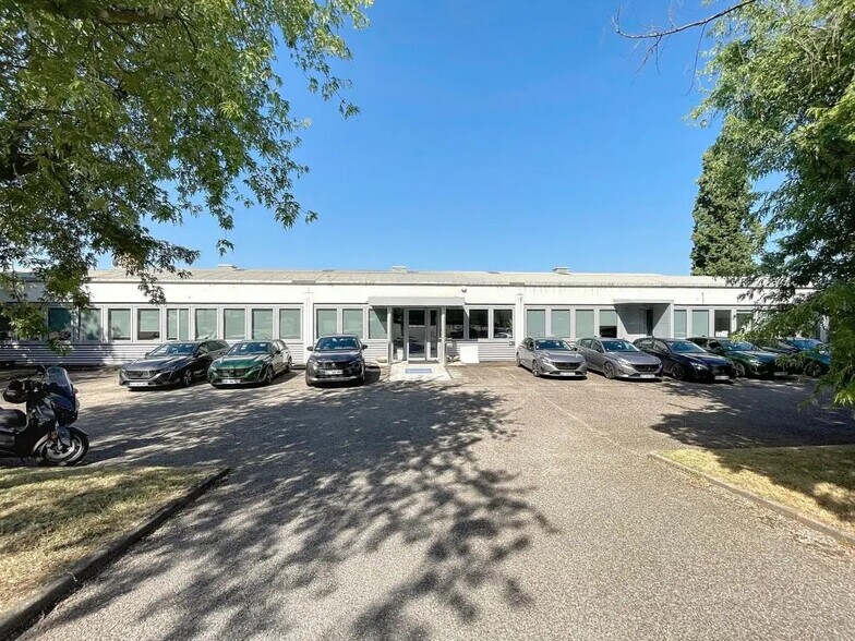 9 Rue Du Dauphiné, Saint-Priest for lease - Building Photo - Image 1 of 2