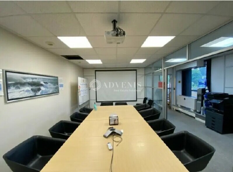 Office in Saint-Cloud for lease - Interior Photo - Image 2 of 9