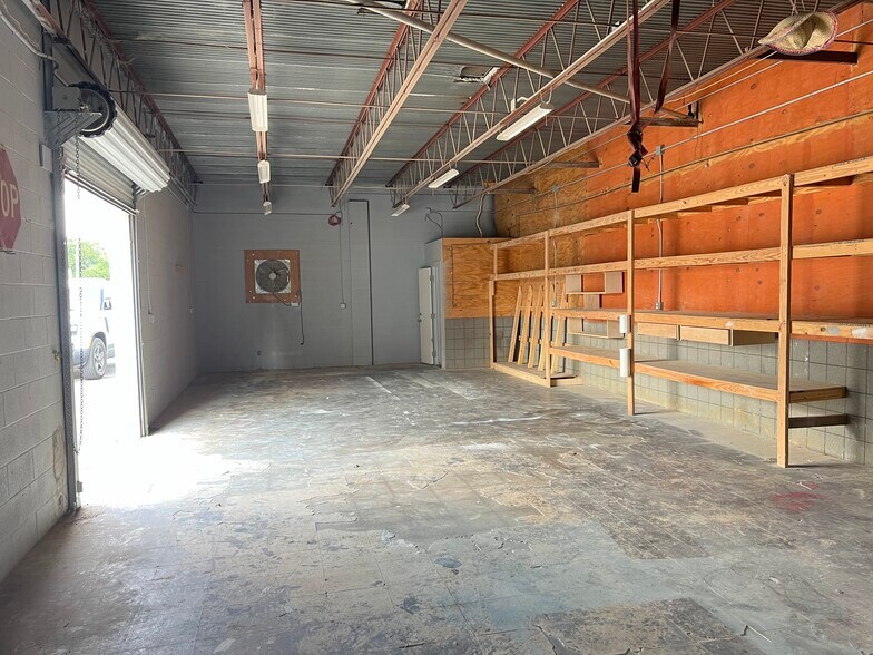 3911 N Braeswood Blvd, Houston, TX for lease - Interior Photo - Image 2 of 7