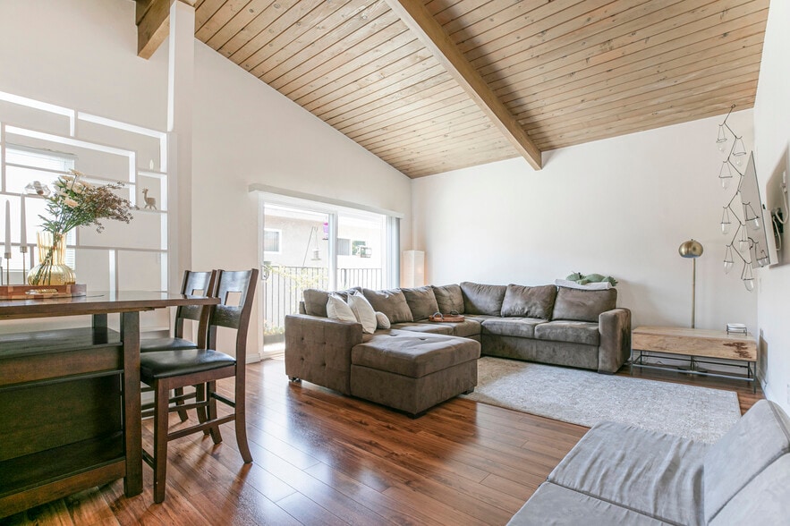 2014-2016 Peyton Ave, Burbank, CA for sale - Building Photo - Image 3 of 32