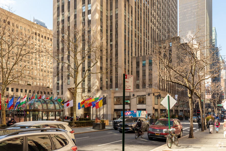 30 Rockefeller Plaza, New York, NY for lease - Building Photo - Image 3 of 8