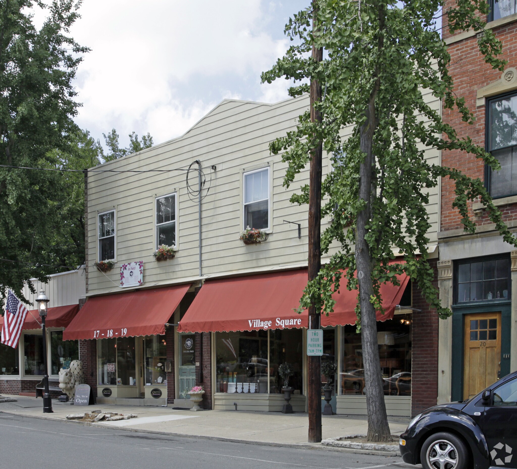 17-19 Village Sq, Cincinnati, OH for sale Primary Photo- Image 1 of 1