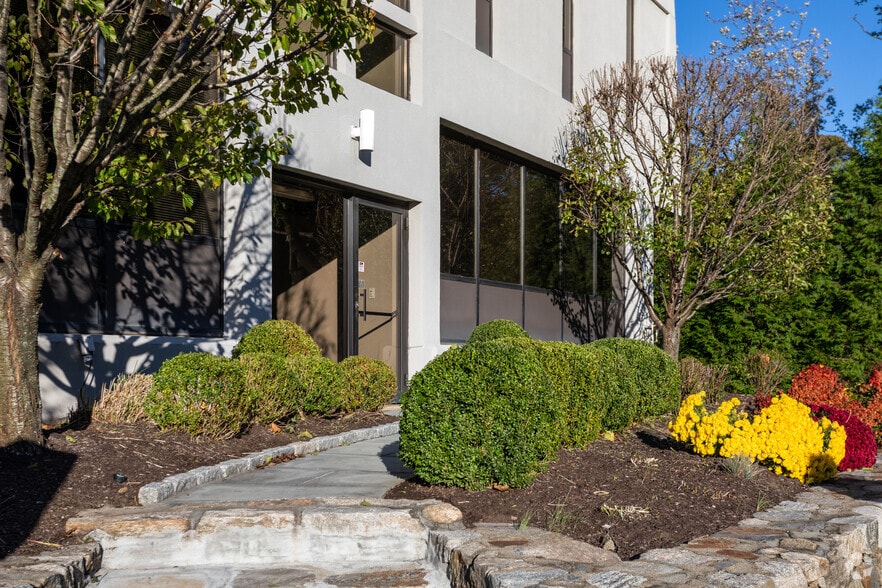 37 North Ave, Norwalk, CT for lease - Building Photo - Image 3 of 23