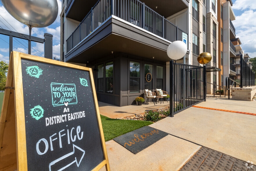 2702 Pelham Rd, Greenville, SC for lease - Building Photo - Image 3 of 11