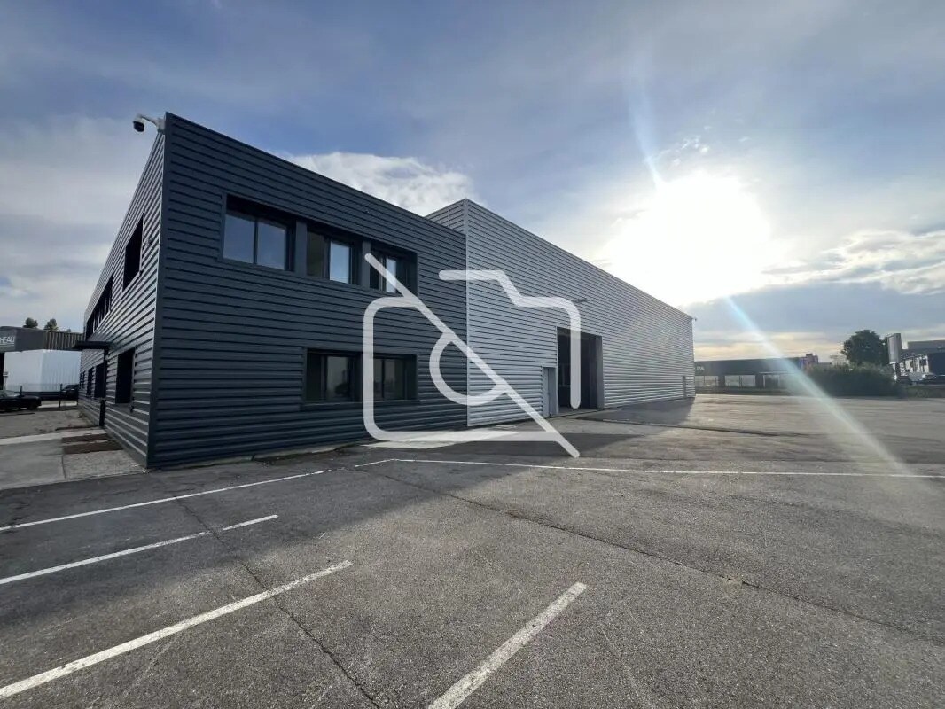 Industrial in Sainte-Geneviève-des-Bois for lease Building Photo- Image 1 of 9