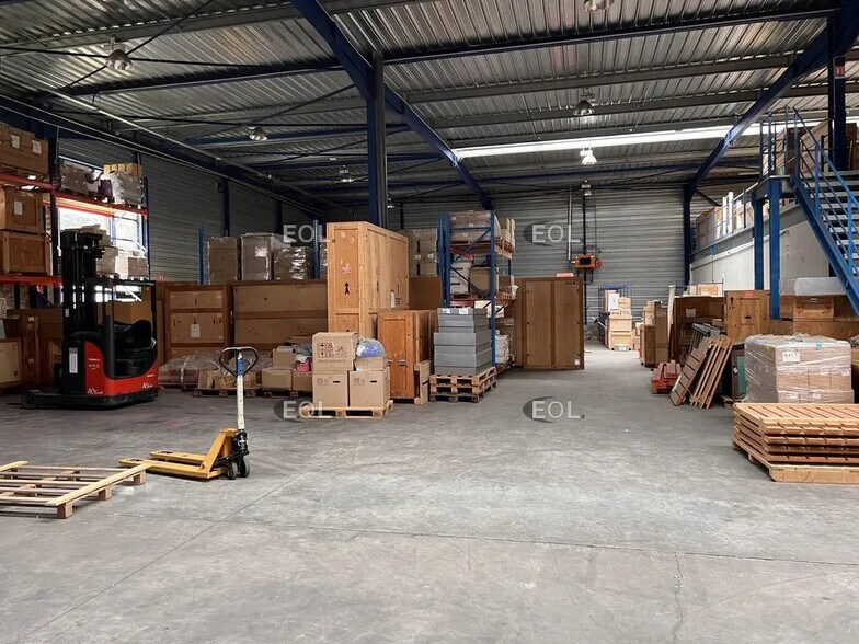 Industrial in Champcueil for lease - Building Photo - Image 1 of 20