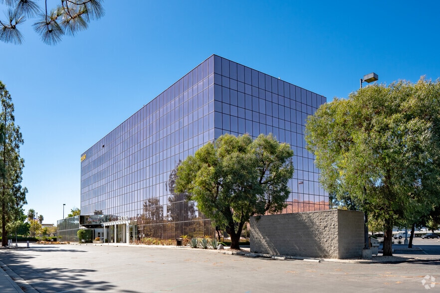 2550 N Hollywood Way, Burbank, CA for lease - Building Photo - Image 3 of 13