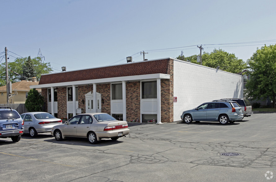 4220 S 27th St, Milwaukee, WI for sale - Primary Photo - Image 1 of 14