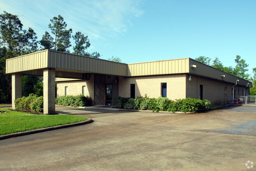 19901 Foxwood Forest Blvd, Humble, TX for sale - Primary Photo - Image 1 of 3