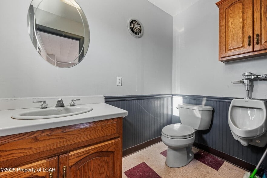 36 Atherton Ave, Wyoming, PA for sale - Building Photo - Image 2 of 34