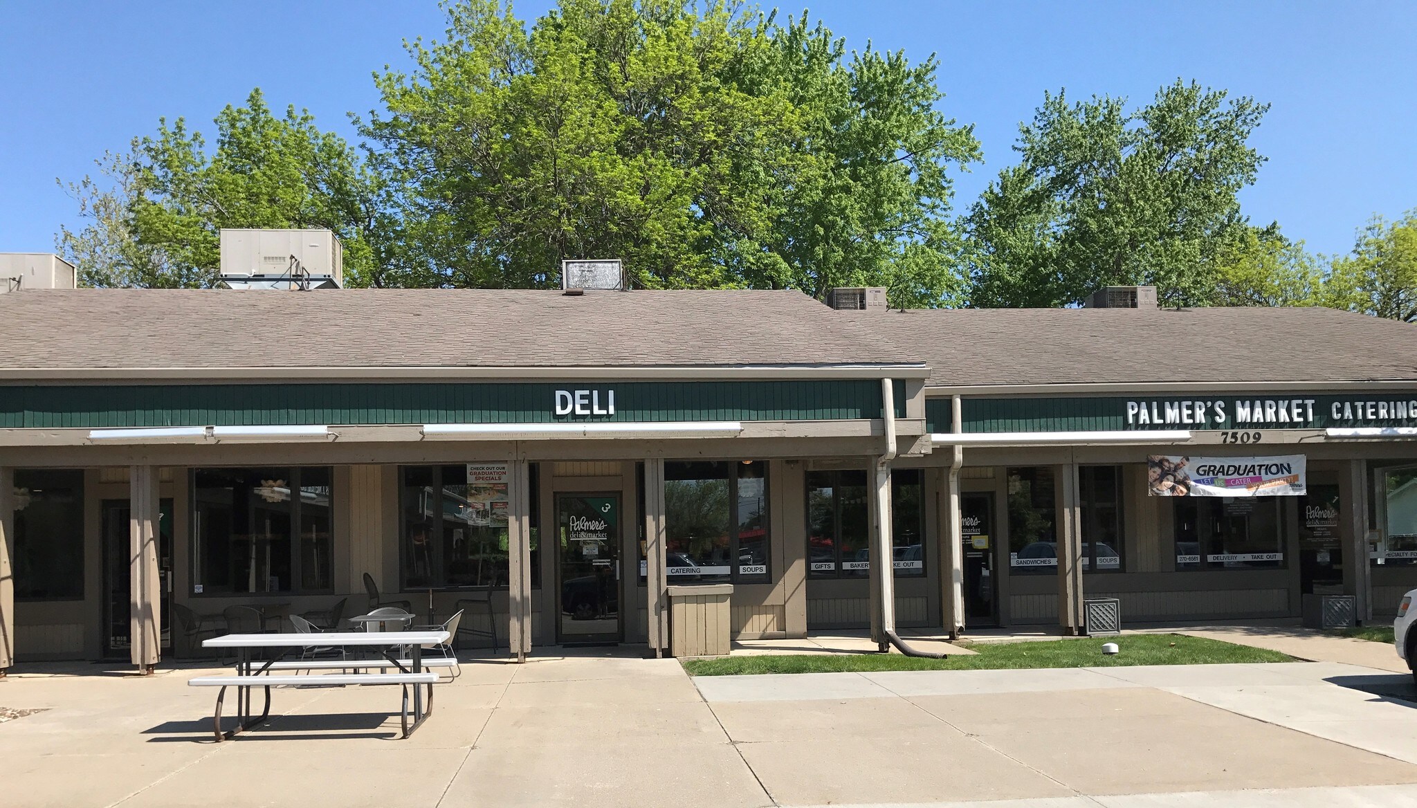 75017611 Douglas Ave, Urbandale, IA 50322 Cedar Ridge Shopping