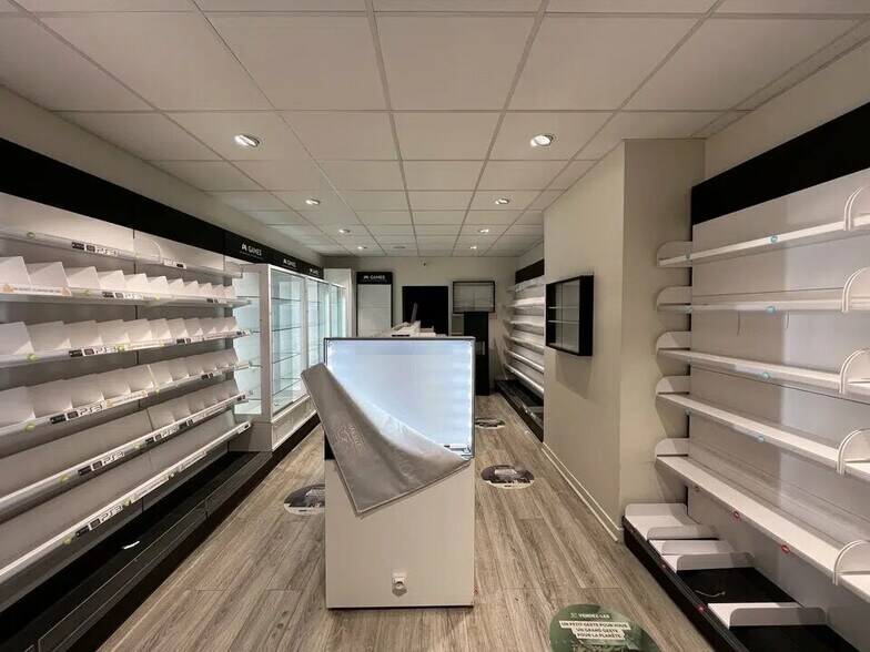 Retail in OULLINS-PIERRE-BÉNITE for lease - Interior Photo - Image 3 of 8