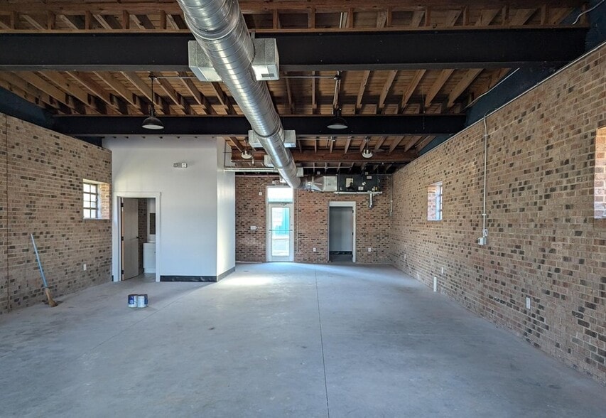 102 E Green St, Franklinton, NC for lease - Interior Photo - Image 2 of 3