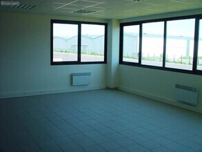 Industrial in Marly-la-Ville for lease Interior Photo- Image 2 of 17